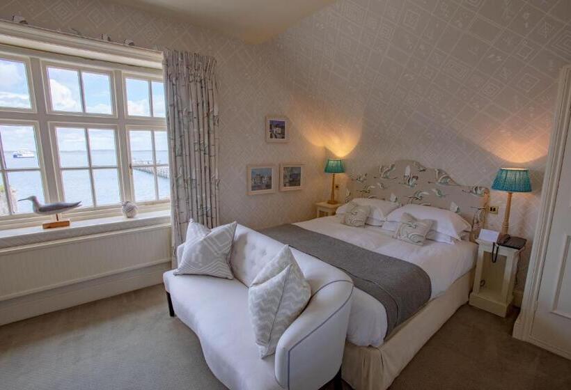 The George Hotel And Beach Club