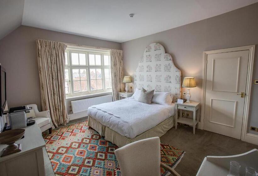 The George Hotel And Beach Club