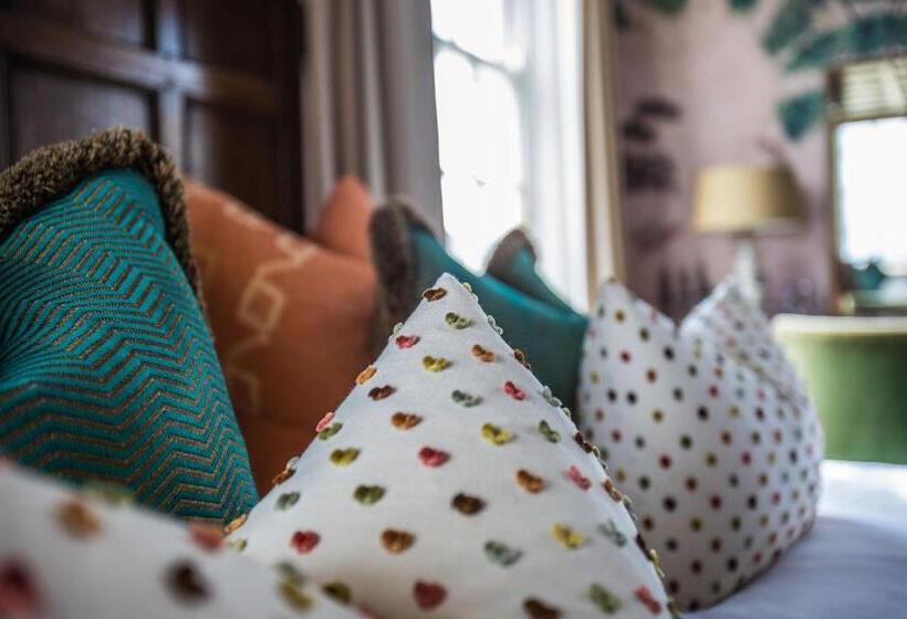 The George Hotel And Beach Club