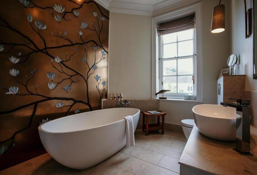 The George Hotel And Beach Club