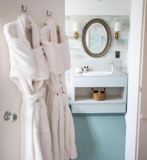 The George Hotel And Beach Club