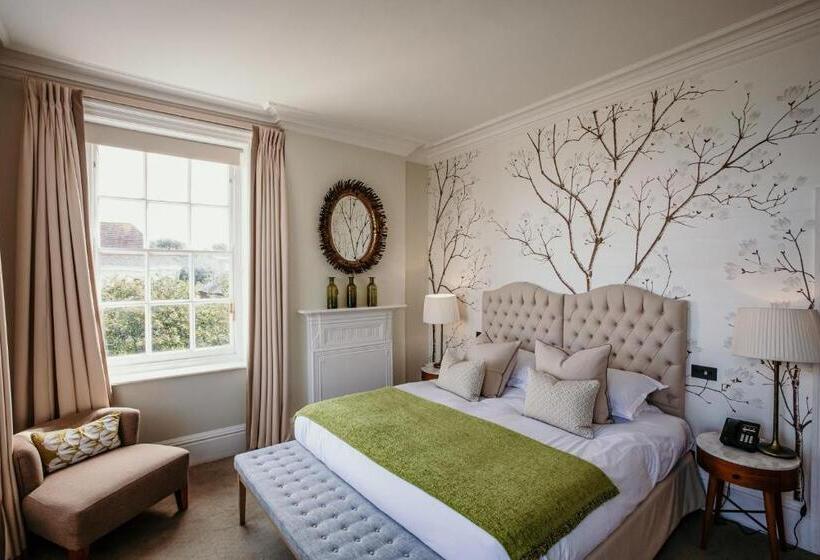 The George Hotel And Beach Club