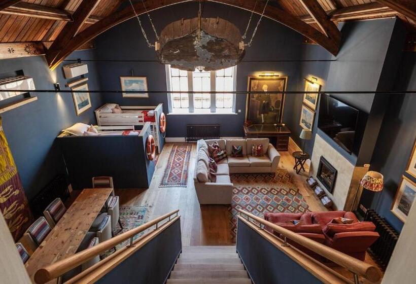 The George Hotel And Beach Club