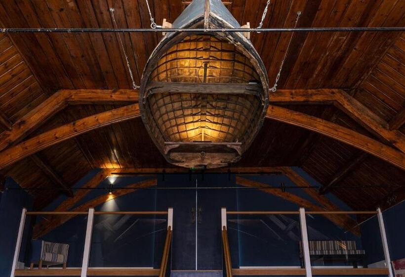 The George Hotel And Beach Club