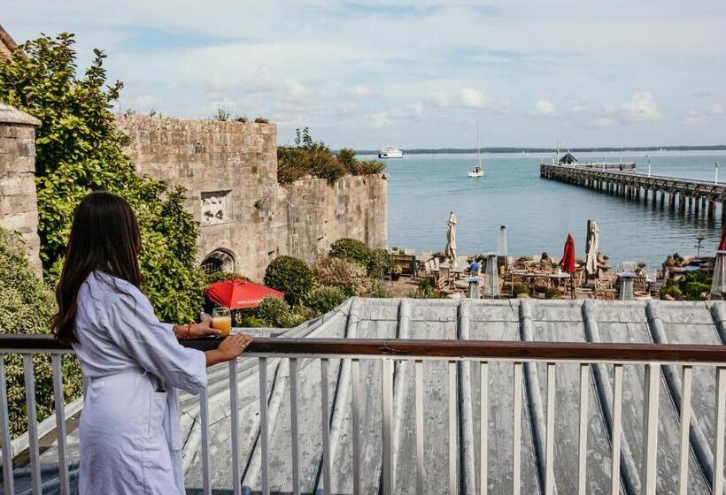 The George Hotel And Beach Club