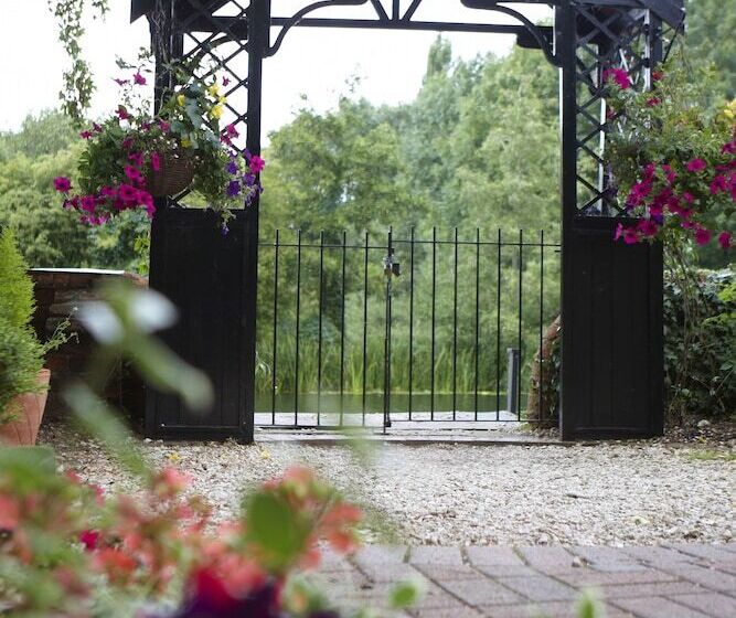 Отель The Kingfisher