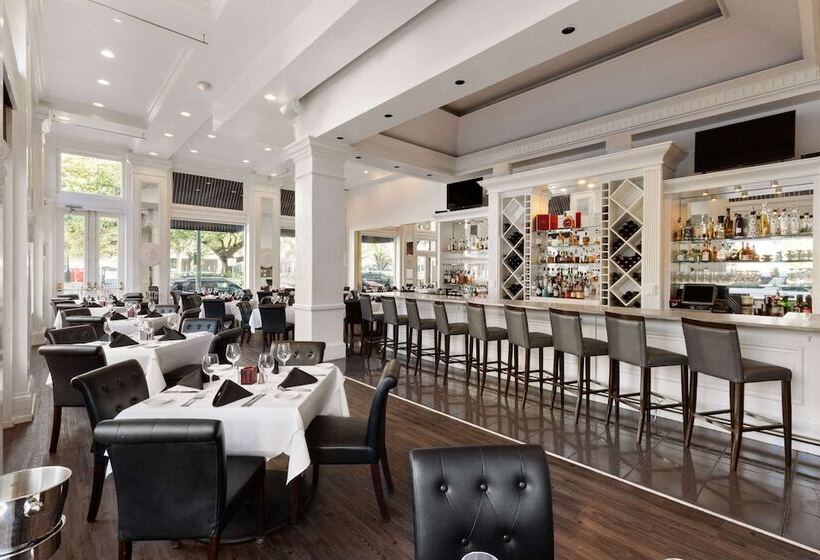 هتل The Lafayette New Orleans By Kasa