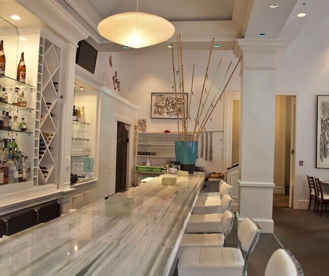 هتل The Lafayette New Orleans By Kasa