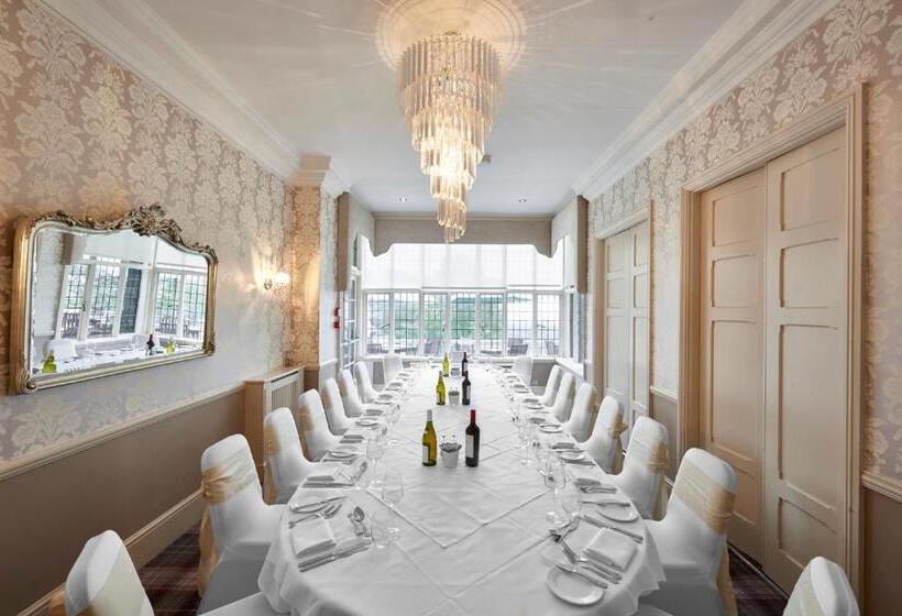 Отель The Manor Elstree