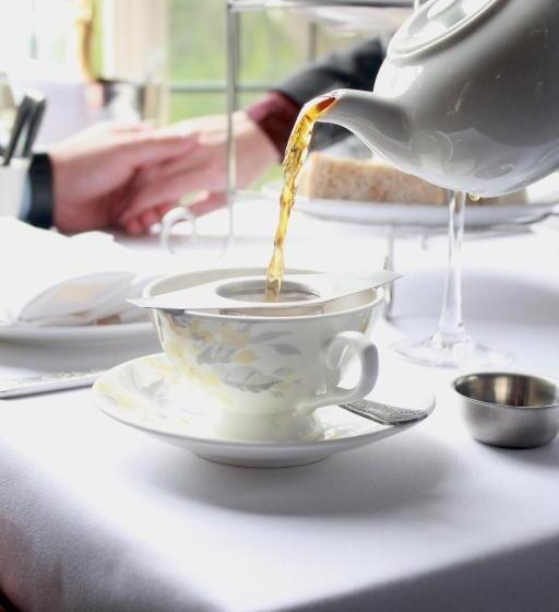 Отель The Manor Elstree