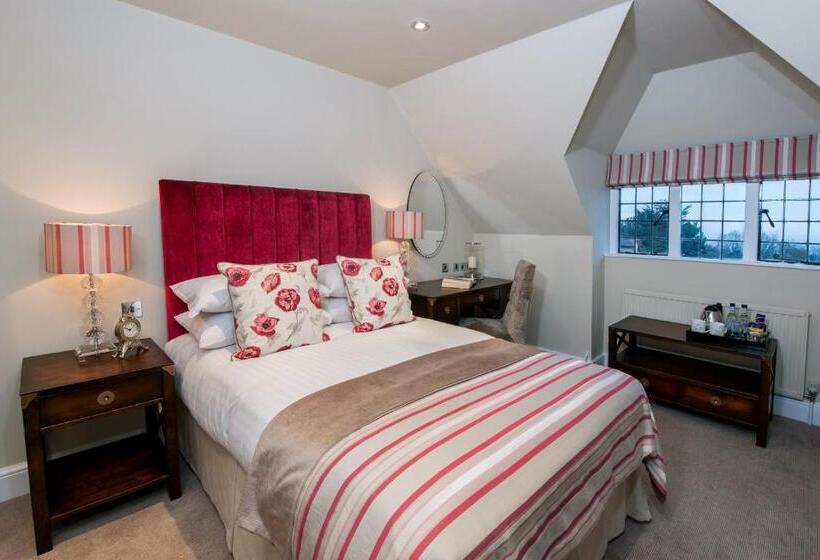 Отель The Manor Elstree