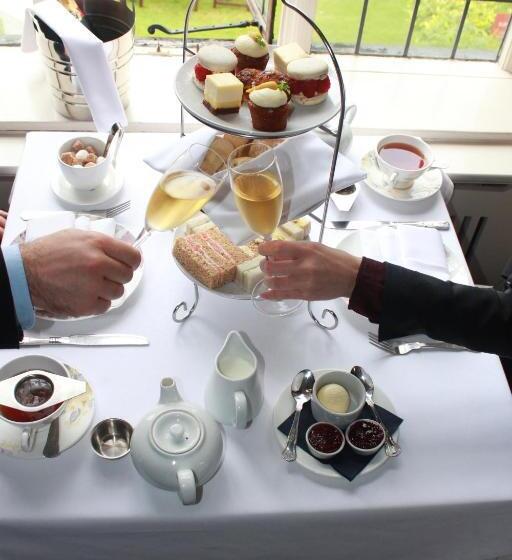 Отель The Manor Elstree