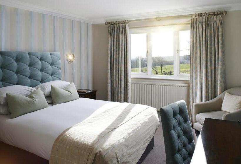 Отель The Manor Elstree