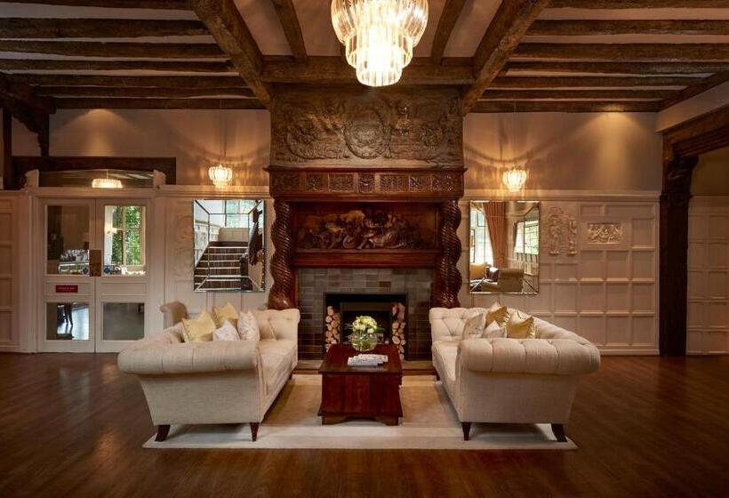 Отель The Manor Elstree