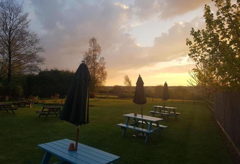 בית מלון כפרי The Plough Inn