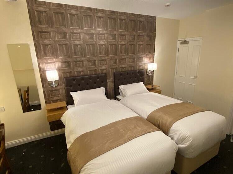 ホテル The Redwell Inn