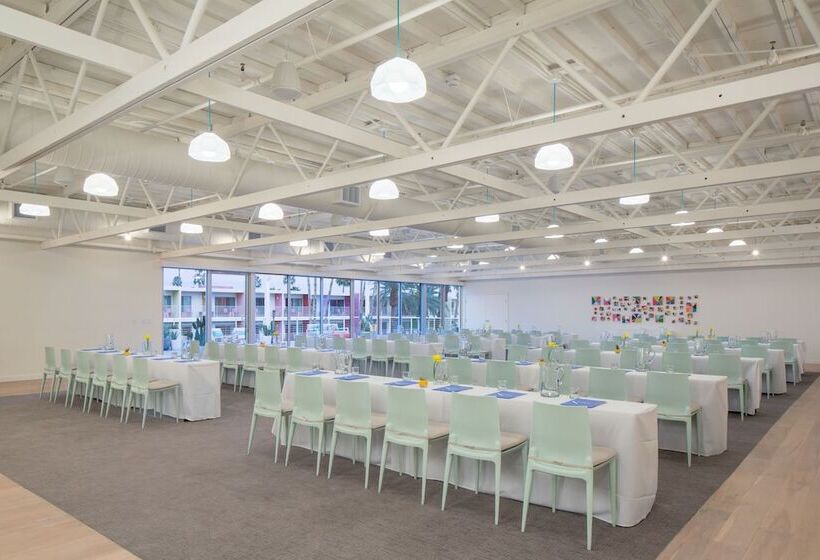 Отель The Saguaro Palm Springs