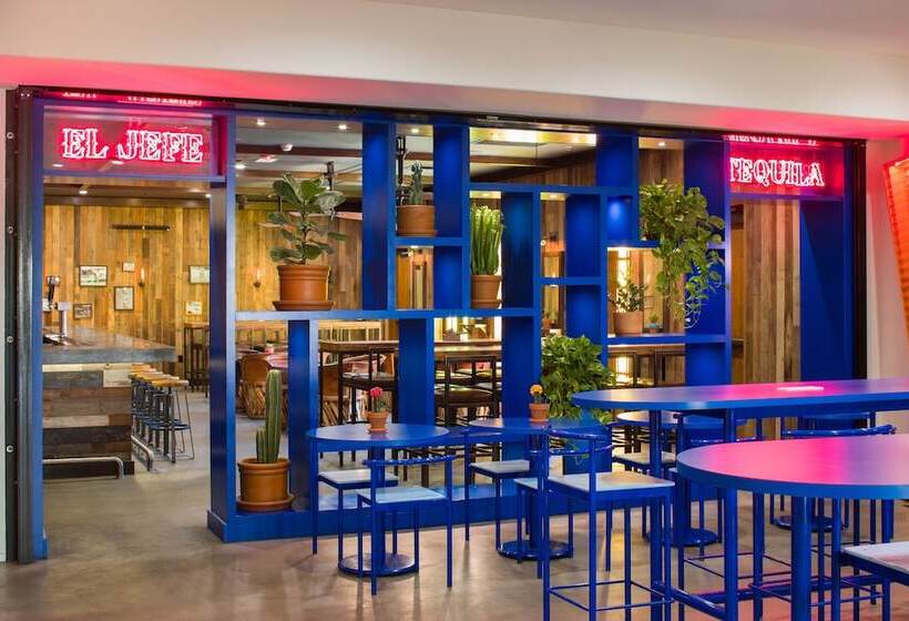 Отель The Saguaro Palm Springs