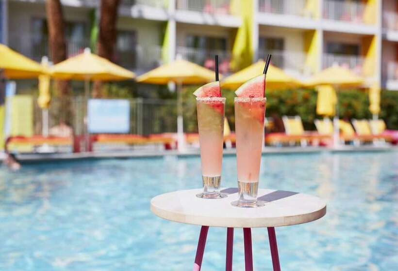 Отель The Saguaro Palm Springs