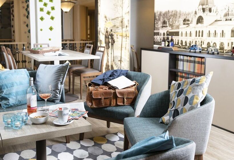 Three Corners Hotel Art