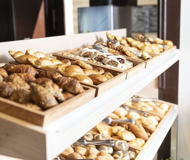 Three Corners Hotel Art