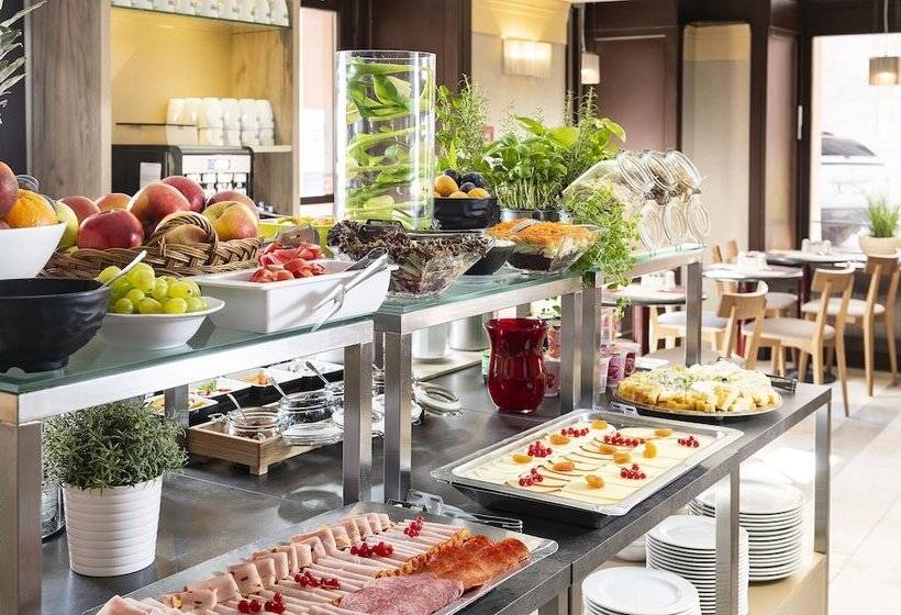 Three Corners Hotel Art