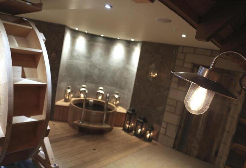 호텔 Three Horseshoes Country Inn