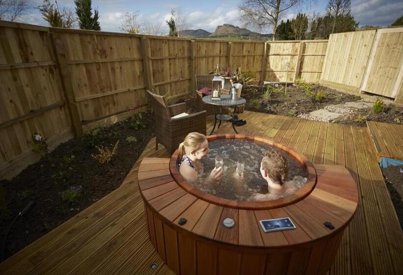 호텔 Three Horseshoes Country Inn