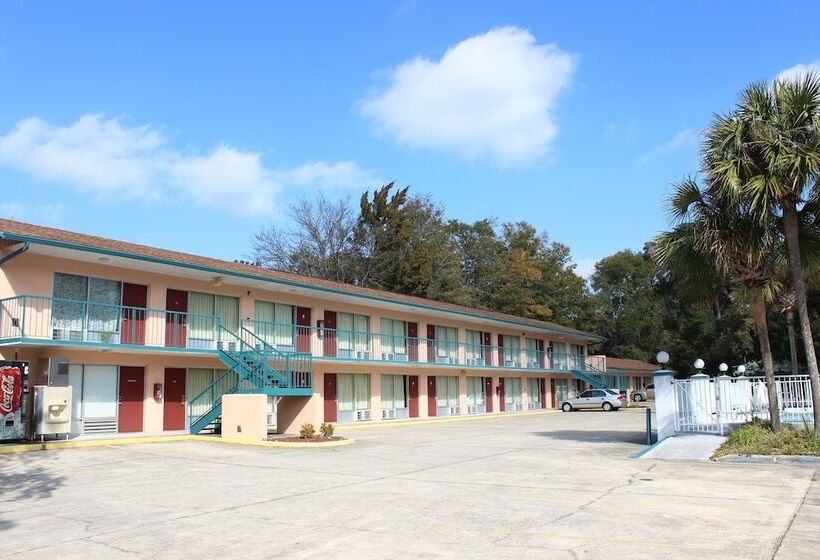 فندق Travelers Inn Gainesville