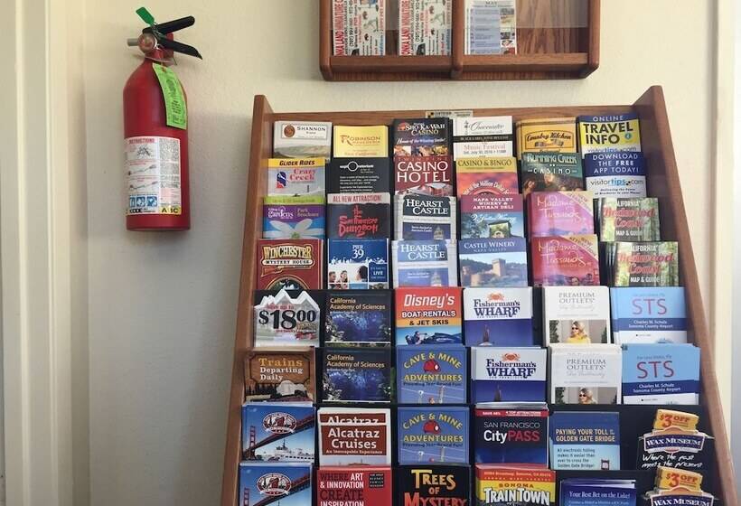 فندق Travelodge By Wyndham Clearlake