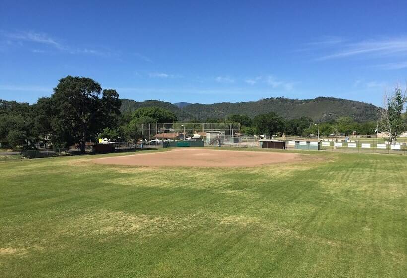 فندق Travelodge By Wyndham Clearlake