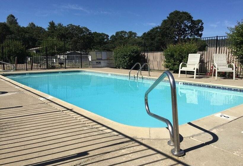 فندق Travelodge By Wyndham Clearlake