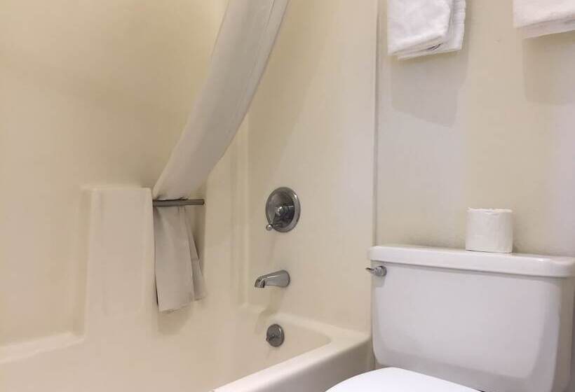 فندق Travelodge By Wyndham Clearlake