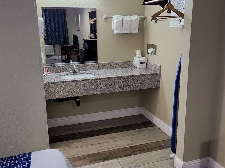 فندق Travelodge By Wyndham Clearlake