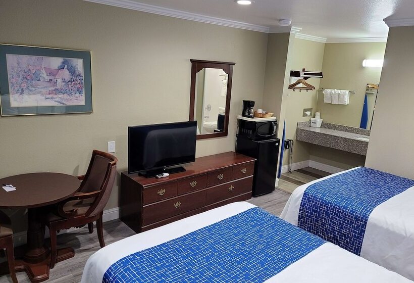 فندق Travelodge By Wyndham Clearlake