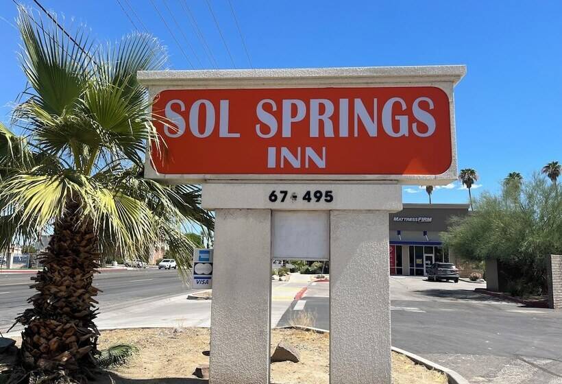 فندق Sol Springs Inn