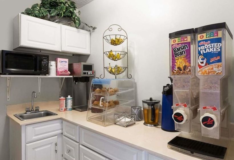 ホテル Travelodge By Wyndham Pelham Birmingham