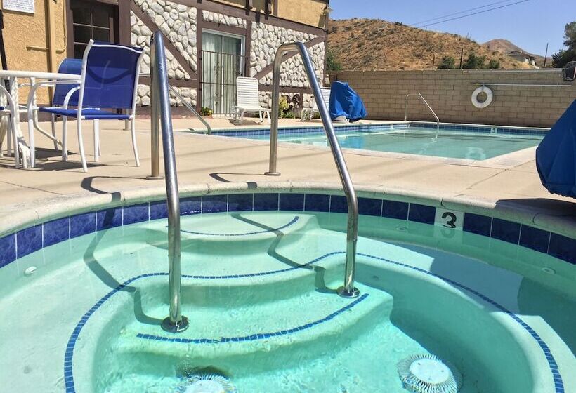 فندق Triplodge Of Santa Clarita