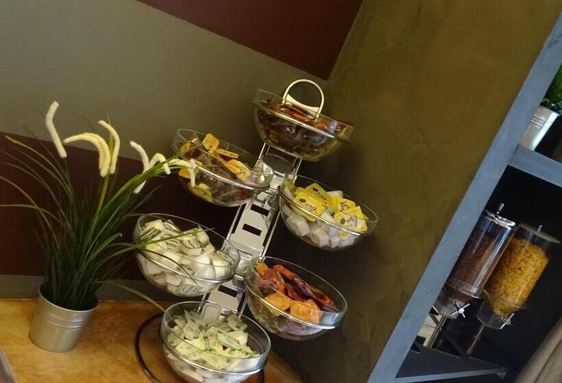 Отель Sleep & Go Brussels Expo