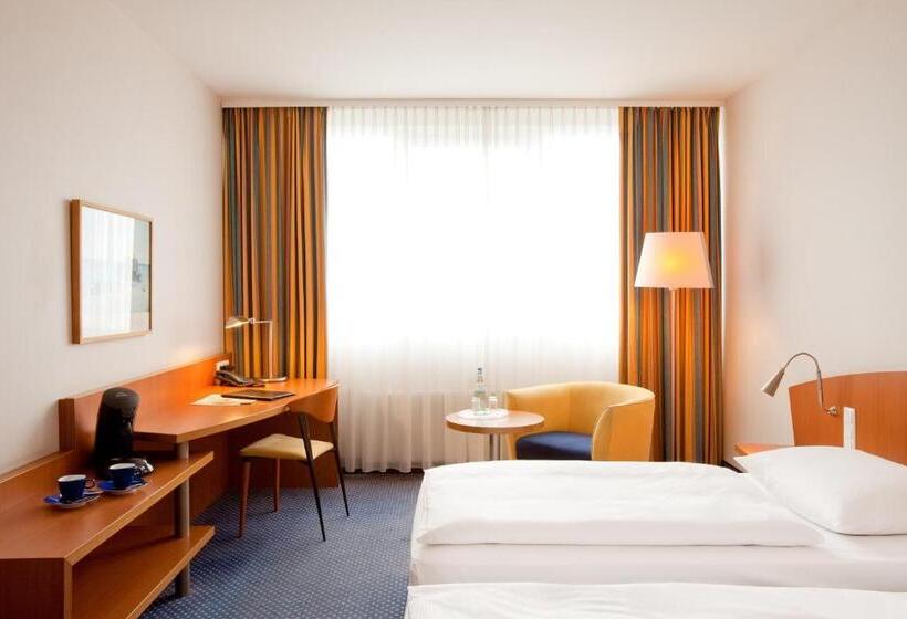 Отель Vienna House By Wyndham Baltic Stralsund