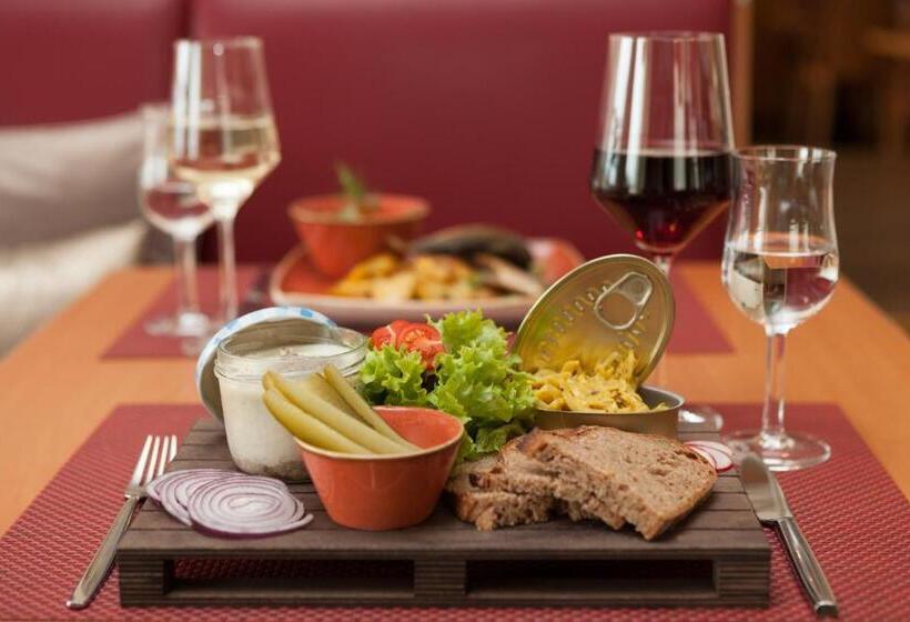 Отель Vienna House By Wyndham Baltic Stralsund