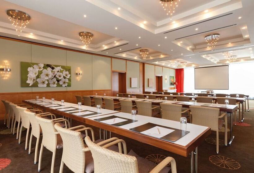 Отель Vienna House By Wyndham Baltic Stralsund