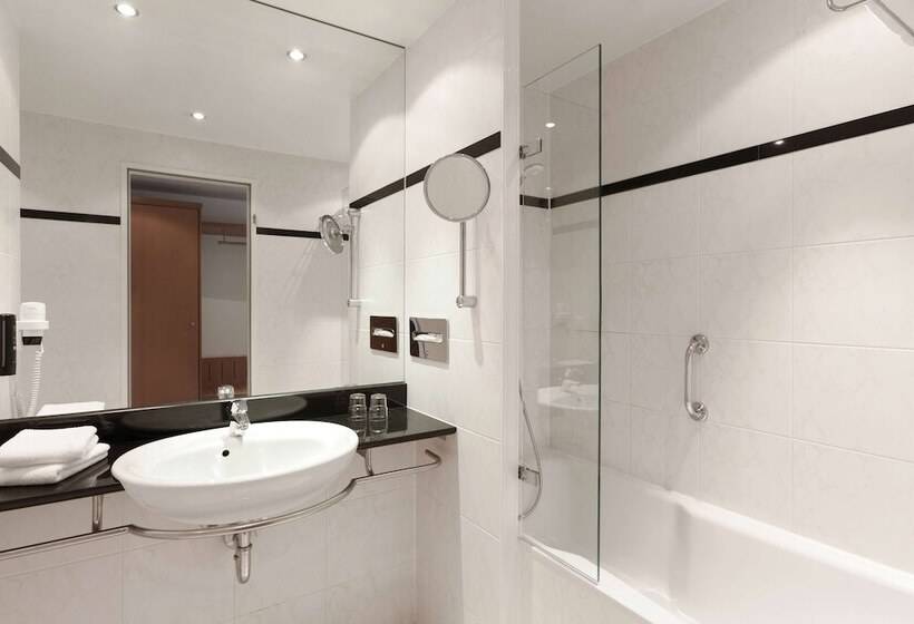 Отель Vienna House By Wyndham Baltic Stralsund