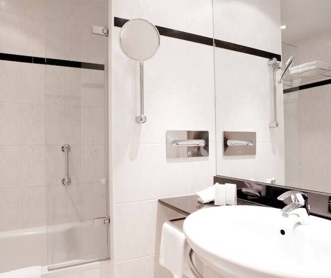 Отель Vienna House By Wyndham Baltic Stralsund