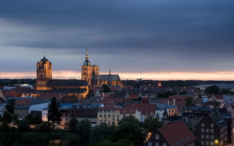 Отель Vienna House By Wyndham Baltic Stralsund