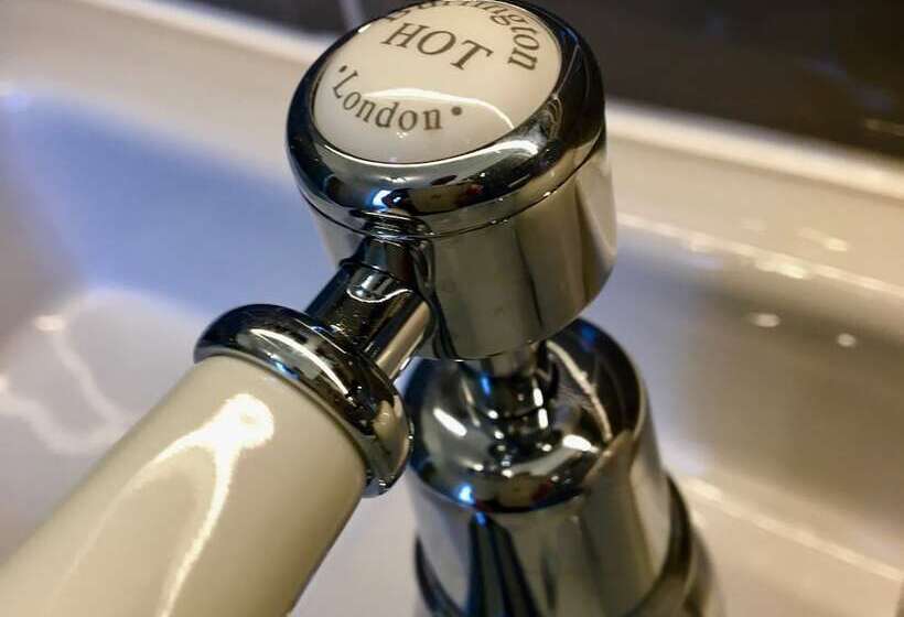 ホテル Westwood House