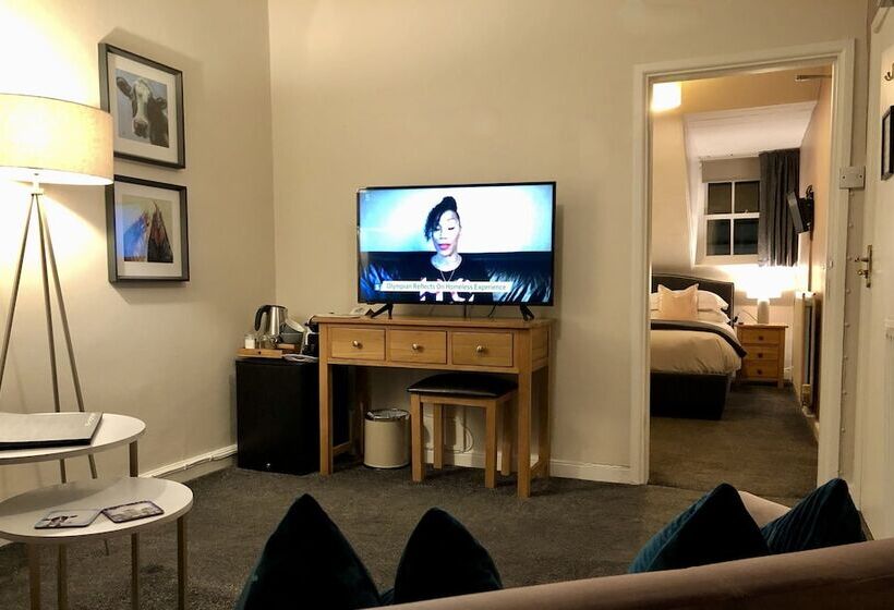 فندق Westwood House