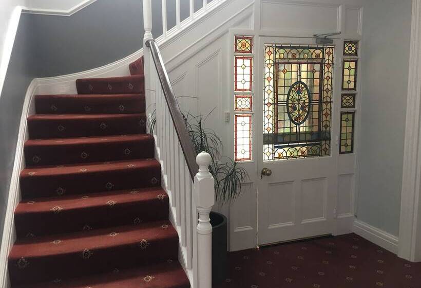 فندق Winston Manor