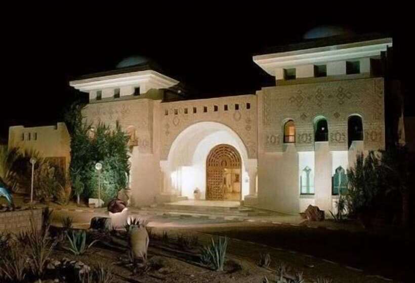 هتل Yadis Oasis Kebilli