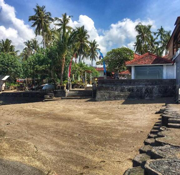 אתר נופש At The Beach Candidasa
